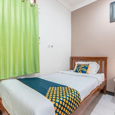 Spot On 2033 Kayumanis Homestay Syariah Yakarta Exterior foto