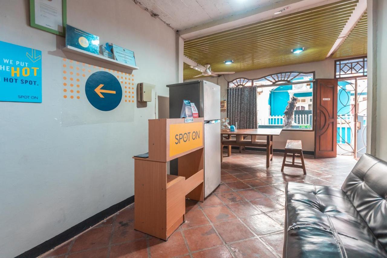 Spot On 2033 Kayumanis Homestay Syariah Yakarta Exterior foto