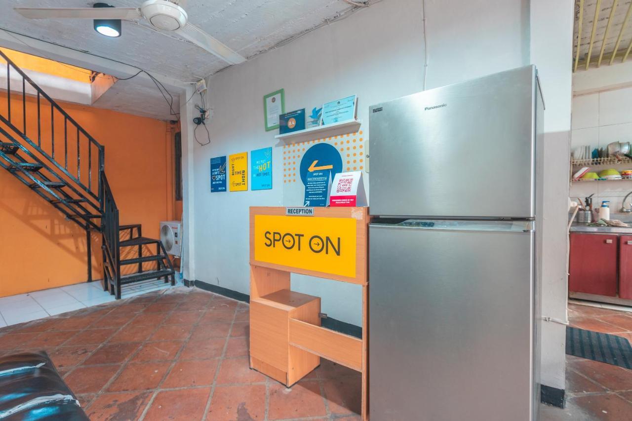 Spot On 2033 Kayumanis Homestay Syariah Yakarta Exterior foto