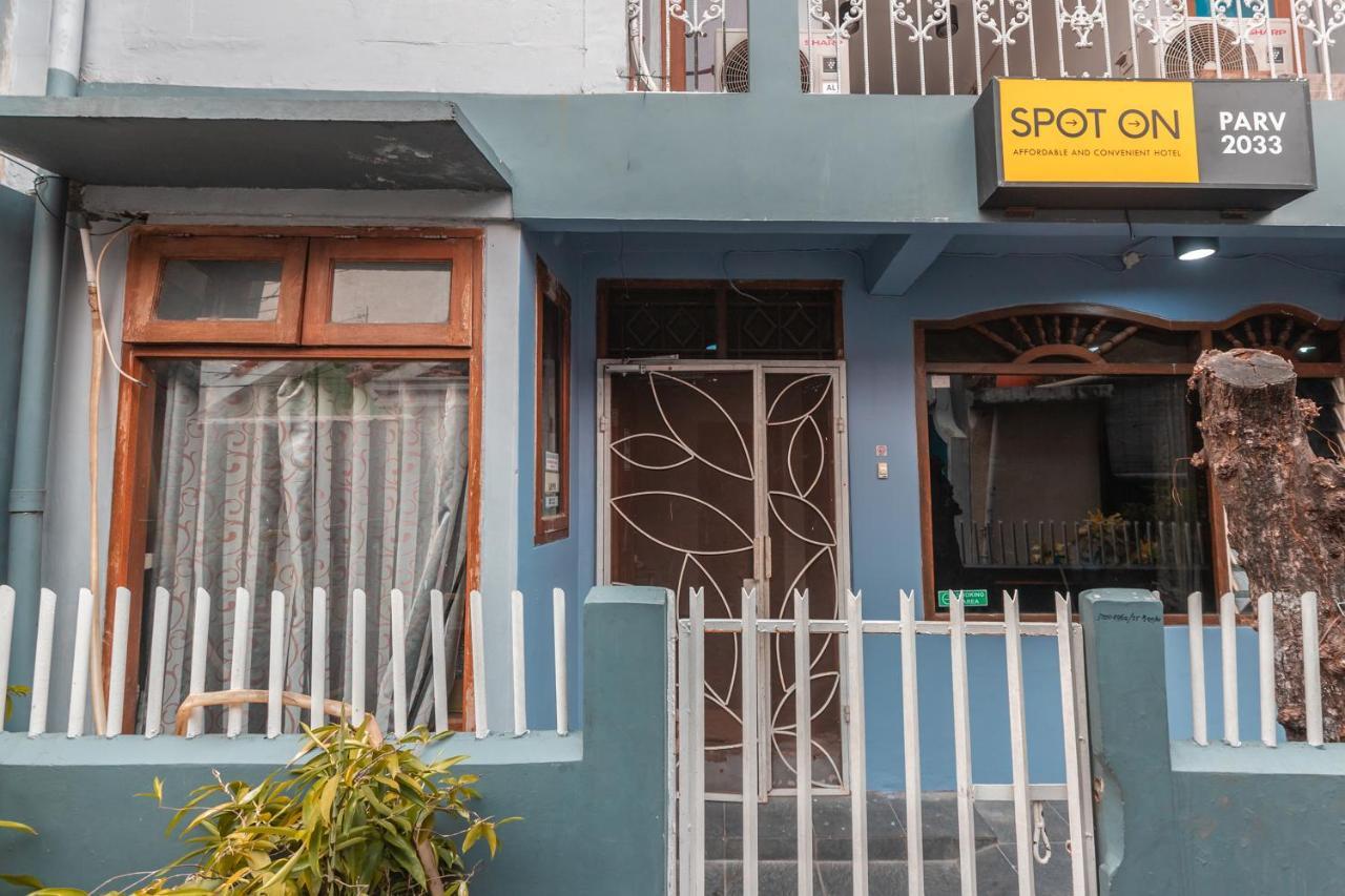 Spot On 2033 Kayumanis Homestay Syariah Yakarta Exterior foto