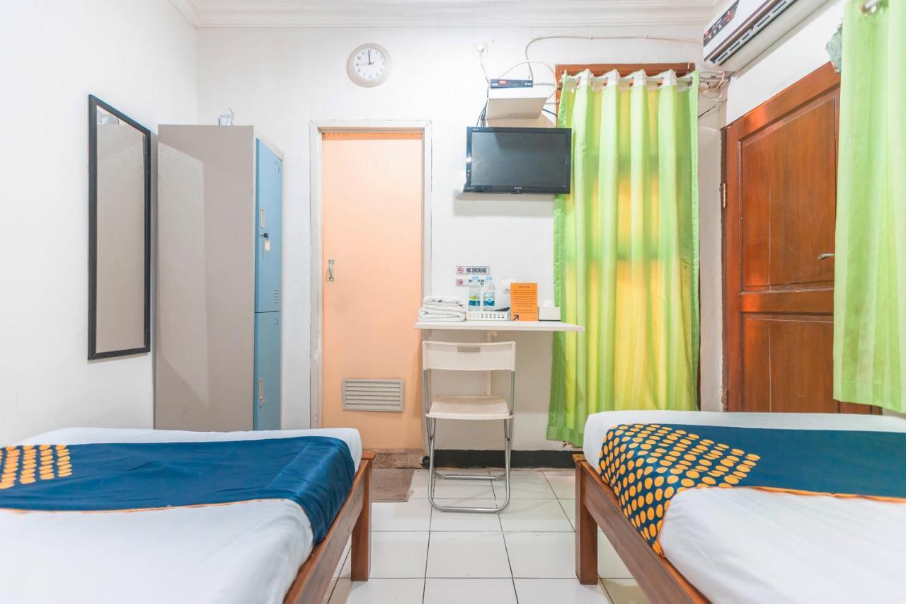 Spot On 2033 Kayumanis Homestay Syariah Yakarta Exterior foto