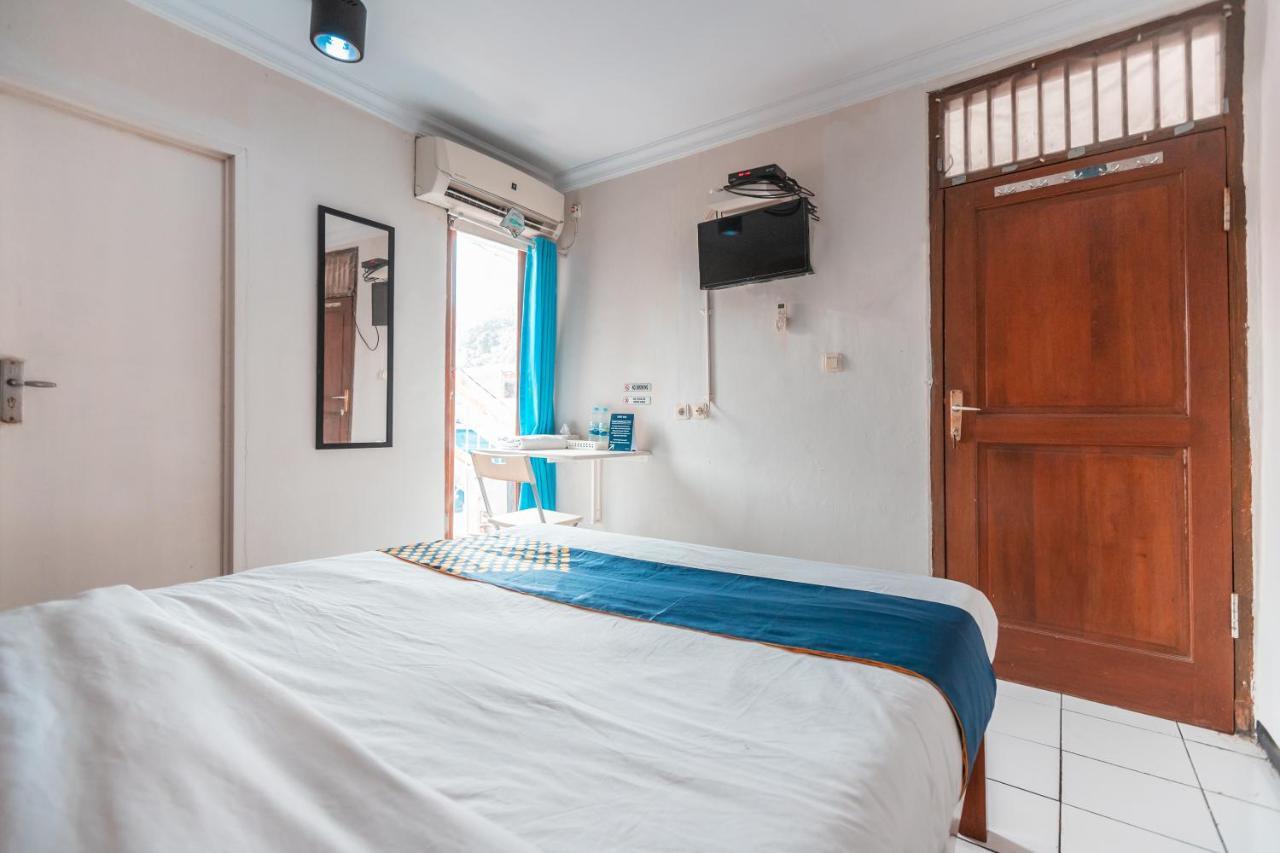 Spot On 2033 Kayumanis Homestay Syariah Yakarta Exterior foto