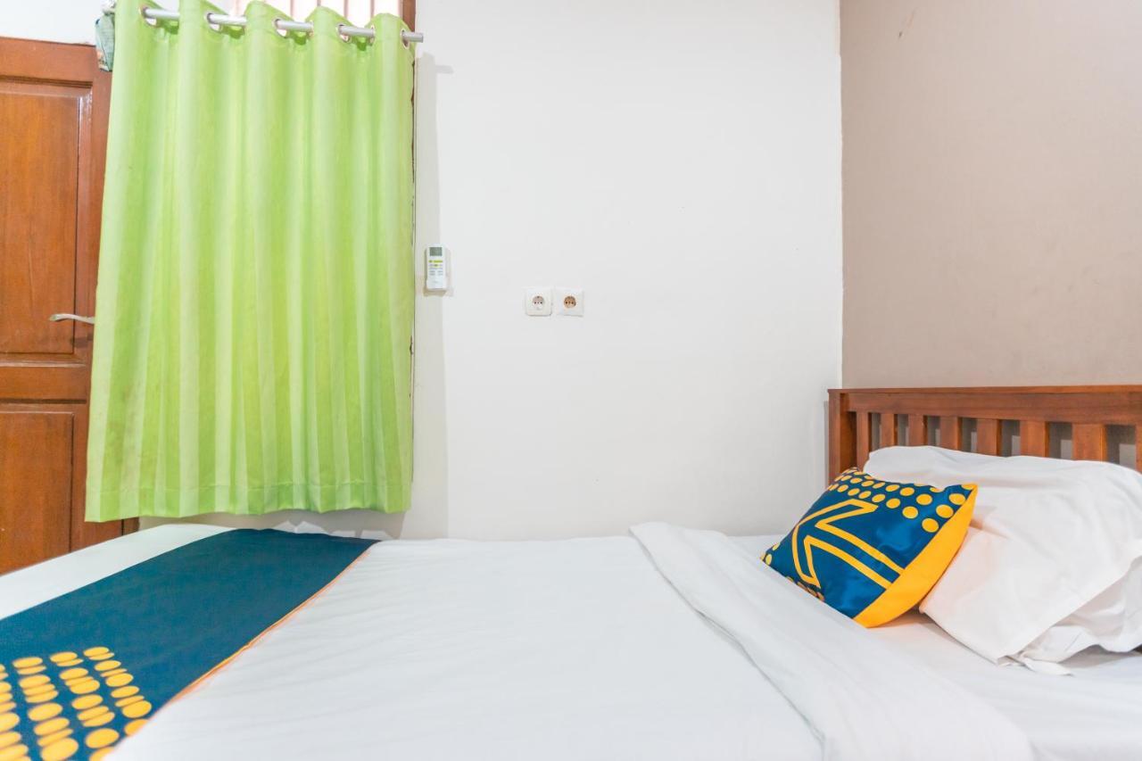 Spot On 2033 Kayumanis Homestay Syariah Yakarta Exterior foto