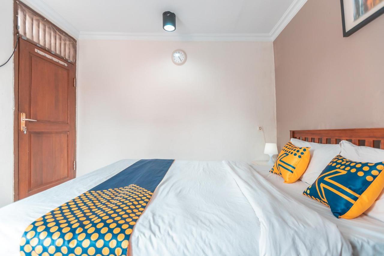 Spot On 2033 Kayumanis Homestay Syariah Yakarta Exterior foto