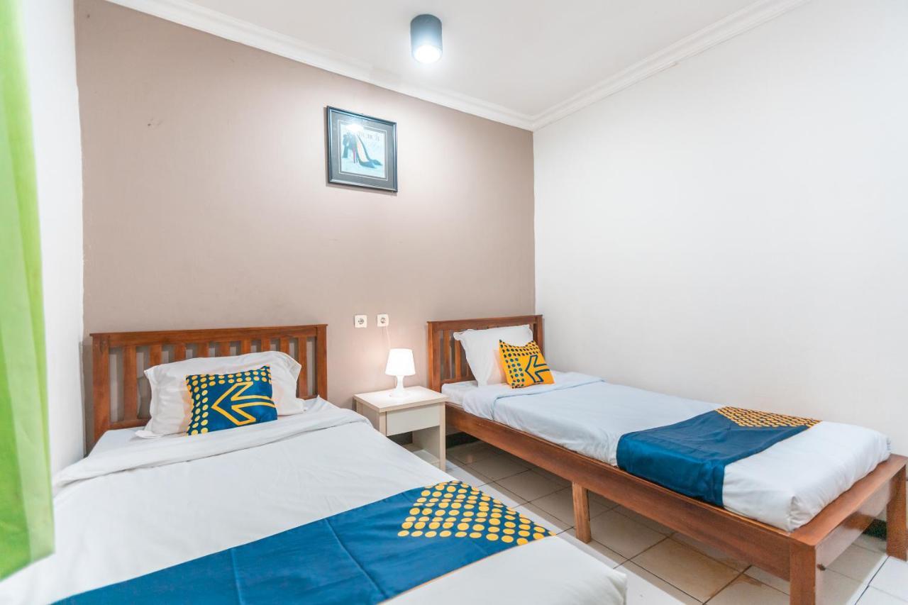 Spot On 2033 Kayumanis Homestay Syariah Yakarta Exterior foto