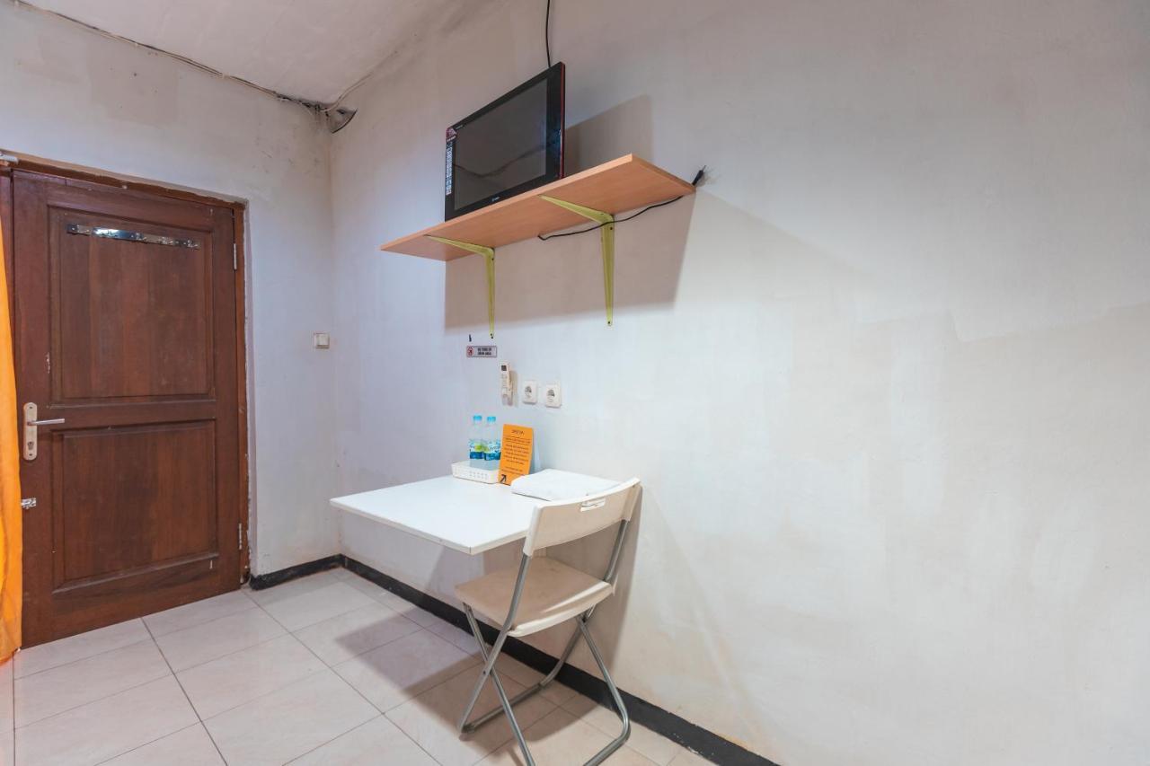 Spot On 2033 Kayumanis Homestay Syariah Yakarta Exterior foto