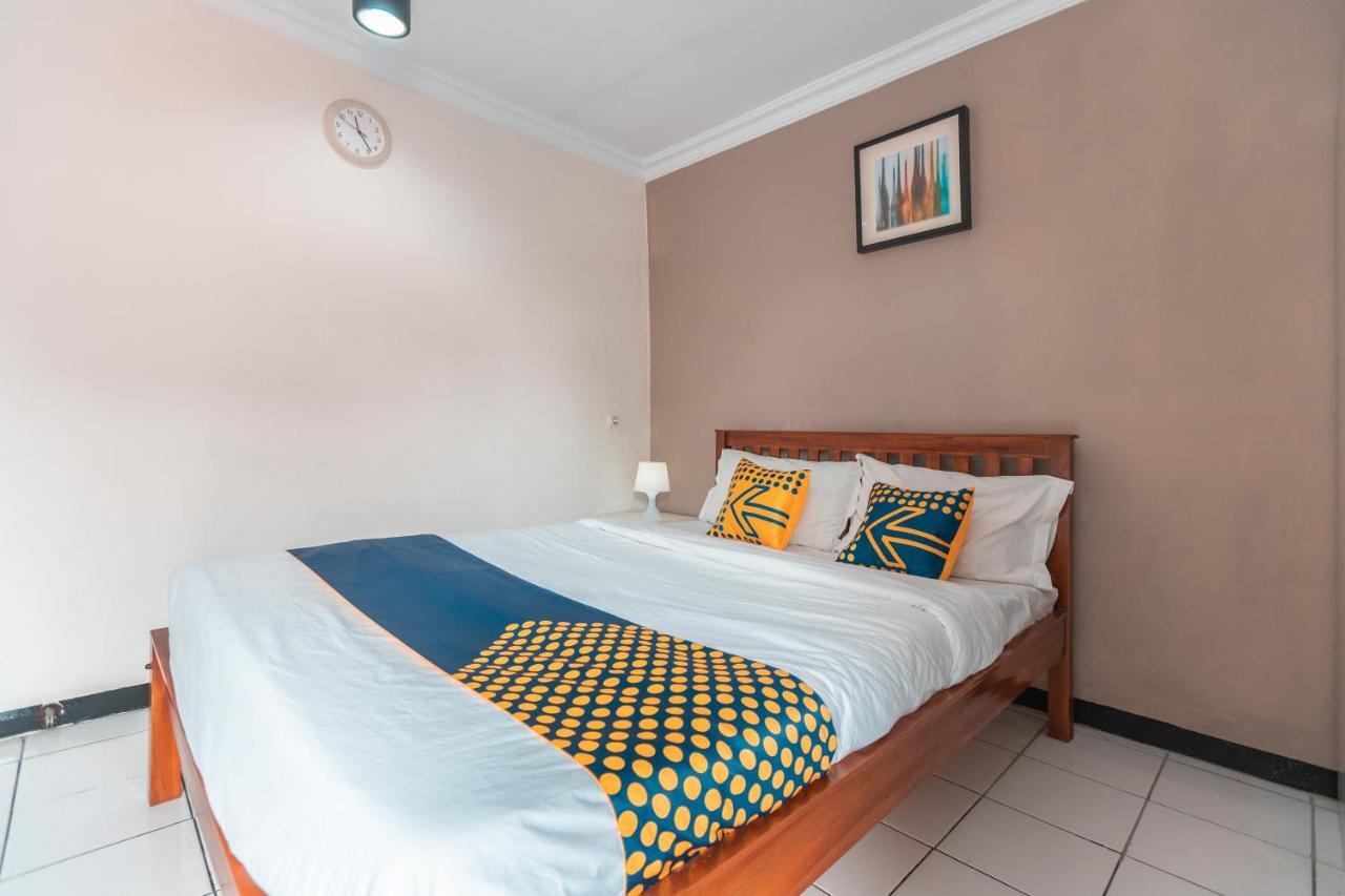 Spot On 2033 Kayumanis Homestay Syariah Yakarta Exterior foto