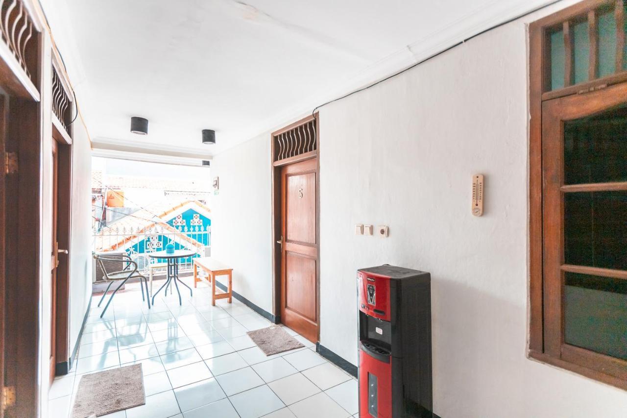 Spot On 2033 Kayumanis Homestay Syariah Yakarta Exterior foto