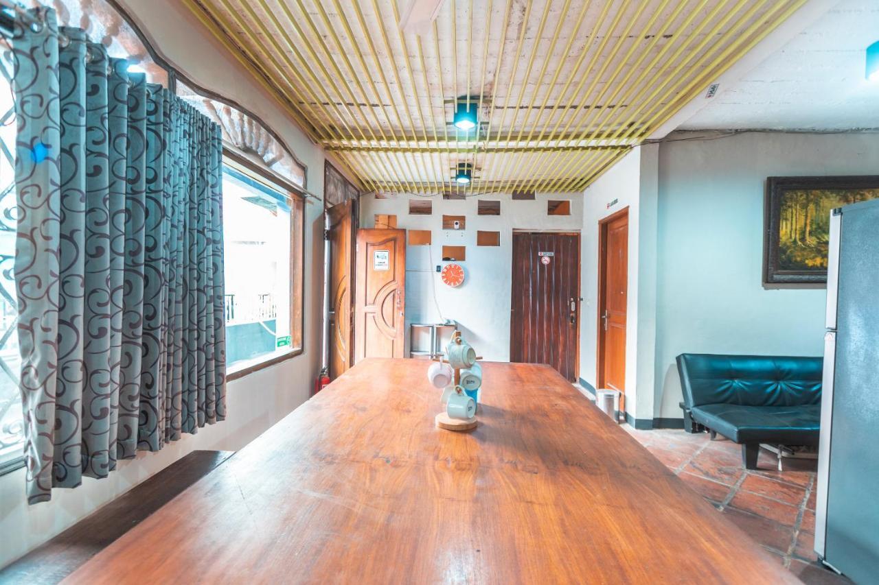 Spot On 2033 Kayumanis Homestay Syariah Yakarta Exterior foto
